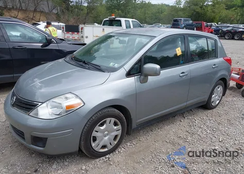 2010 Nissan Versa 1.8S z USA, uszkodzony, nr VIN 3N1BC1CP4AL377419